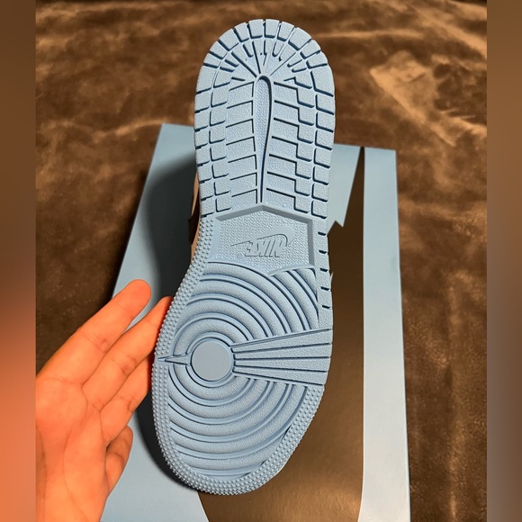 Air Jordan 1 Retro High OG UNC Toe - Youth Size 5.5 Women Size 7 - Picture 2 of 4